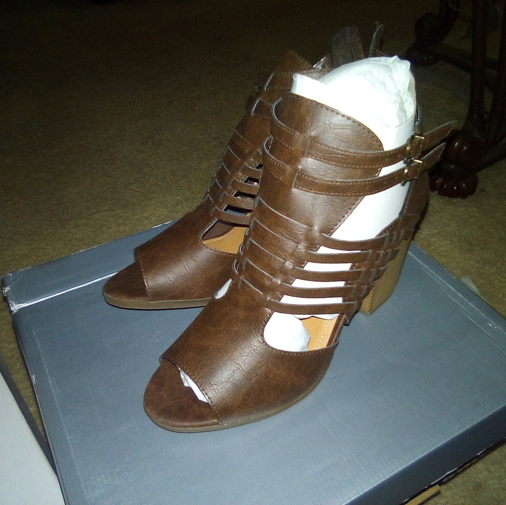 Brown sandals with heel - Picture 2 of 4